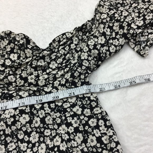 GAP Blouse Tiered Top Size L Womans Black White Floral Rayon 3/4 Sleeve Keyhole - Picture 13 of 15